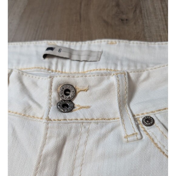 Levi's Capri Jeans Size 6 Straight Leg Off White Cream Stretch Flap Pockets - Picture 5 of 12